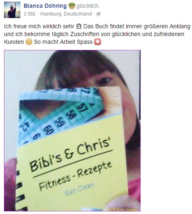 Ein BiBi-Fan hält stolz das erste Buch von Bianca Döhring in den Händen