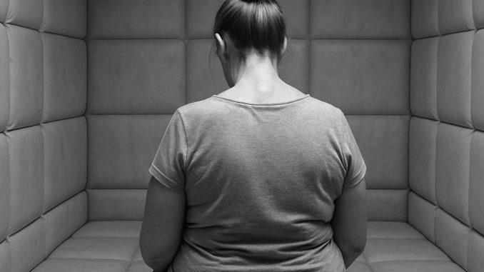 Bianca Döhring geisteskrank Kind Borderline Psychose frustriert Therapie Psychiatrie Psychopharmaka Therapeut Tabletten Depression Selbstmord Gummizelle Bianca Döhring geisteskrank Kind Borderline Psychose frustriert Therapie Psychiatrie Psychopharmaka Therapeut Tabletten Depression Selbstmord Gummizelle